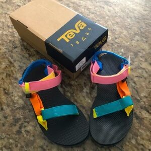 💜Colorful summery TEVA sandals 💚